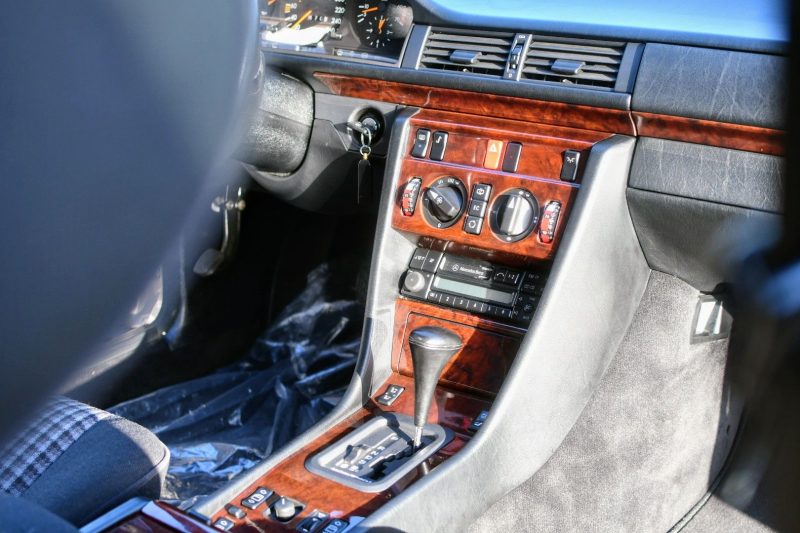 Mercedes 400E Rauchsilber Stoff Karo 86.000km DE Fahrzeug – Bild 13