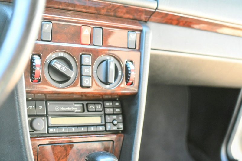 Mercedes 400E Rauchsilber Stoff Karo 86.000km DE Fahrzeug – Bild 15