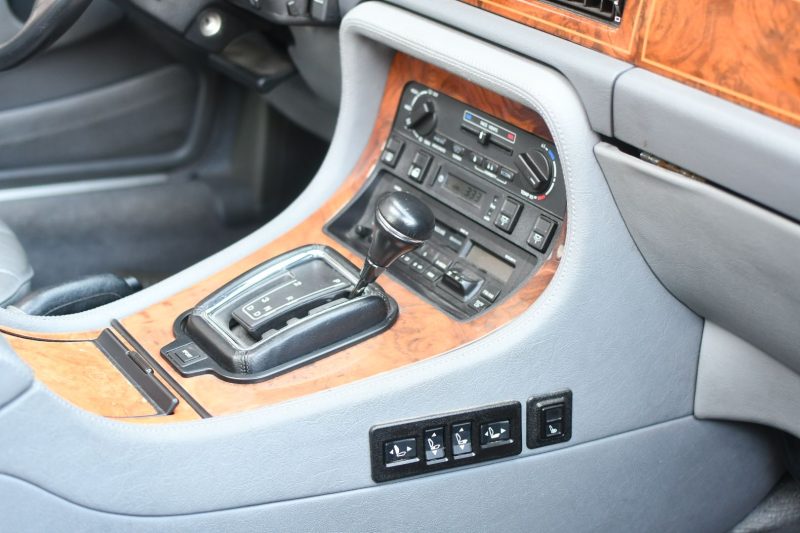 Jaguar XJ40 4.0 Sovereign Kingfisher Metallic Leder Grau aus erster Hand – Bild 11
