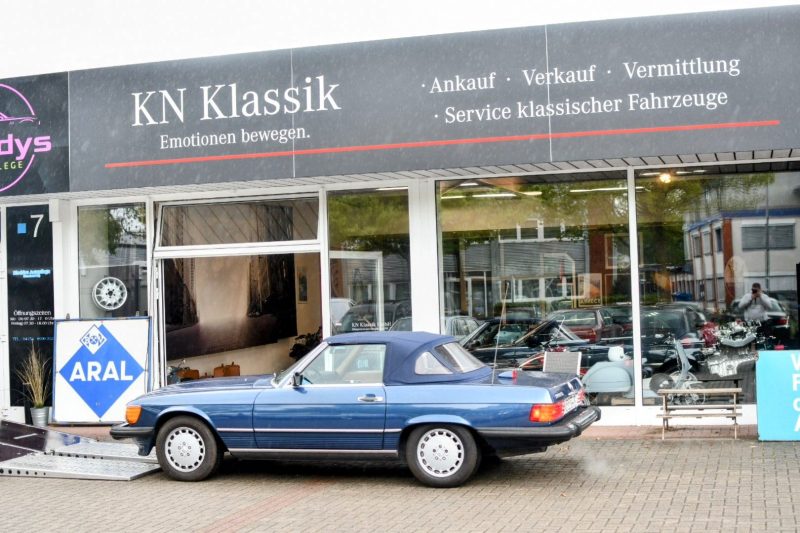 Mercedes 560SL R107 Nautikblau Leder Dattel Erstlack