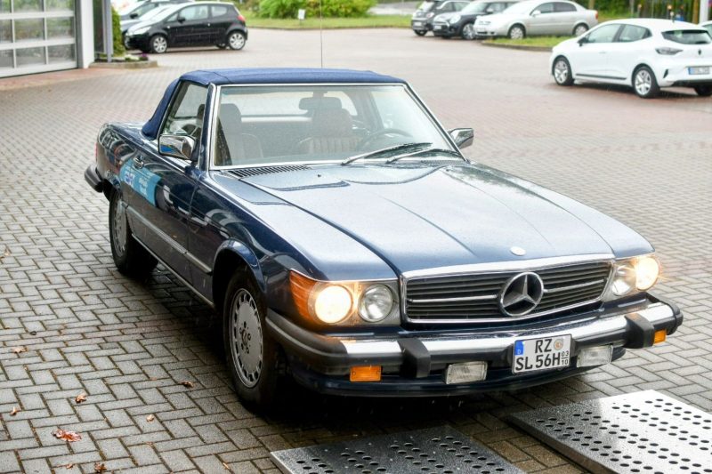 Mercedes 560SL R107 Nautikblau Leder Dattel Erstlack – Bild 5