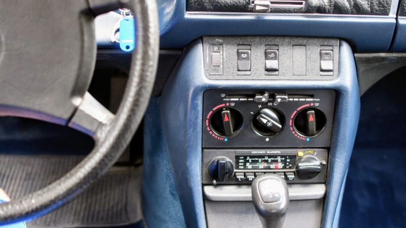 Mercedes 230E W123 Velours DZM ESD – Bild 10