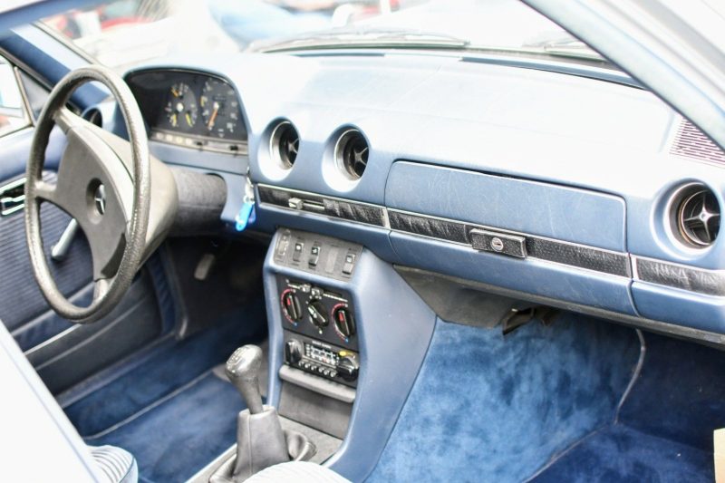 Mercedes 230E W123 Velours DZM ESD – Bild 12