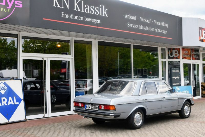 Mercedes 230E W123 Velours DZM ESD – Bild 4