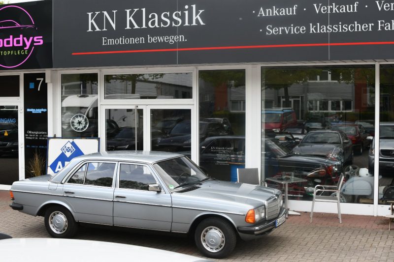 Mercedes 230E W123 Velours DZM ESD