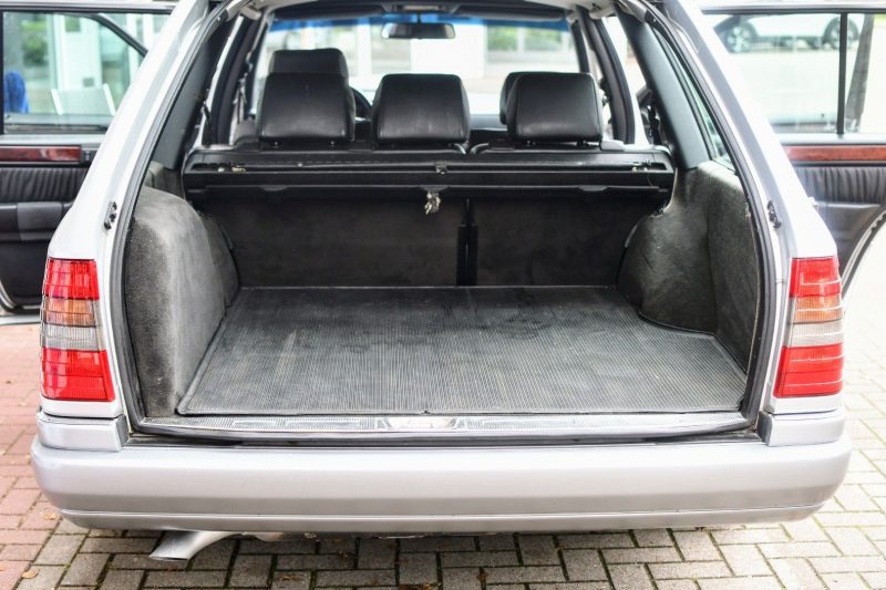 Mercedes E36T AMG S124 Brilliantsilber Leder Schwarz DE Auslieferung Code 957 – Bild 8