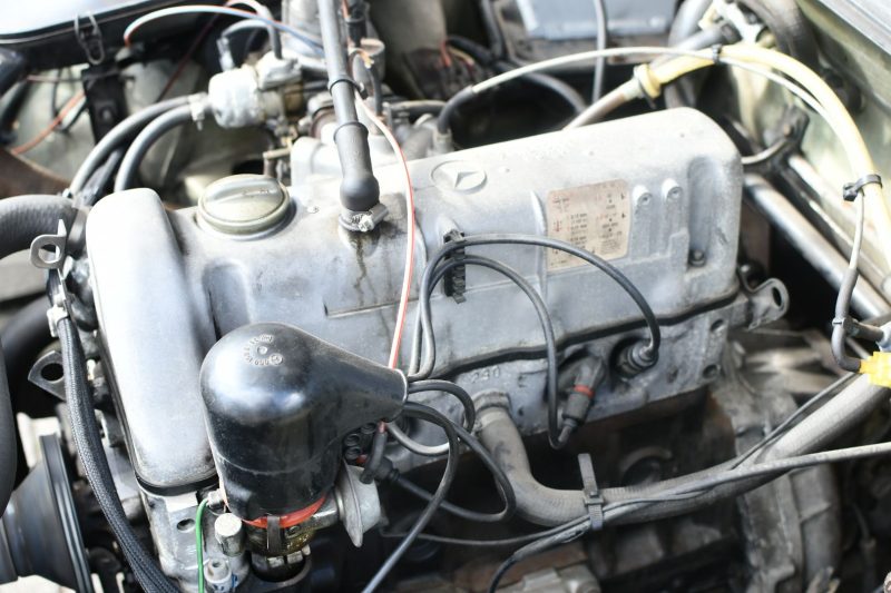 Mercedes 230C Silberdiestel Velours Schiebedach – Bild 4