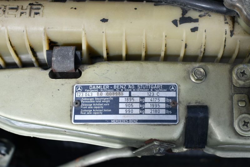 Mercedes 230C Silberdiestel Velours Schiebedach – Bild 3