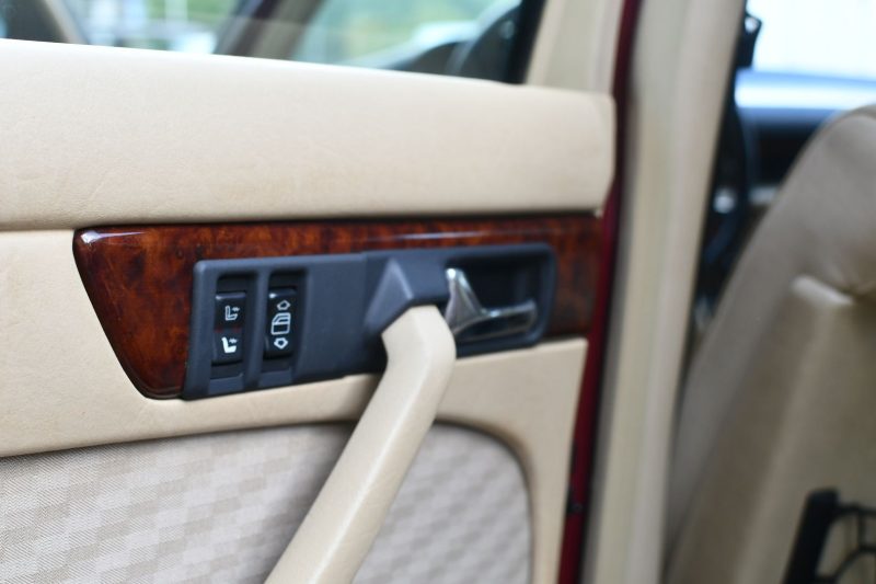Mercedes 260SE Barolorot Klima Automatik Temp. SHZ ESHD erste Hand – Bild 5