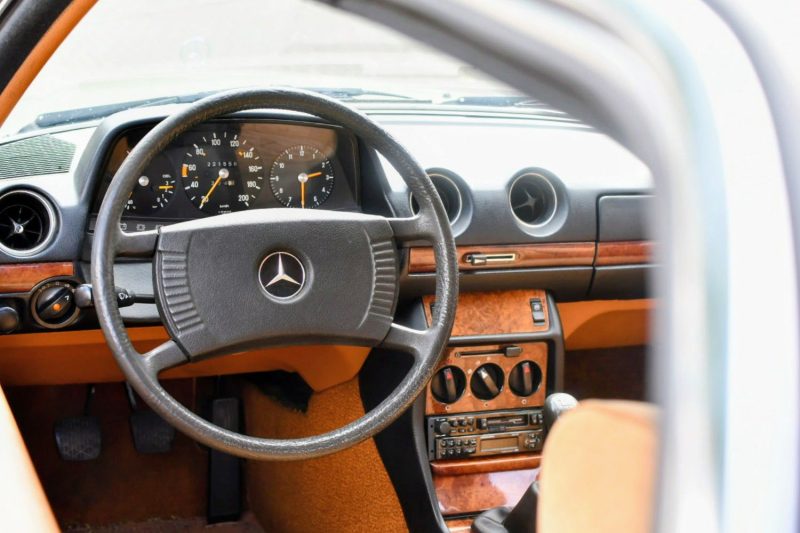 Mercedes 230C Silberdiestel Velours Schiebedach – Bild 9