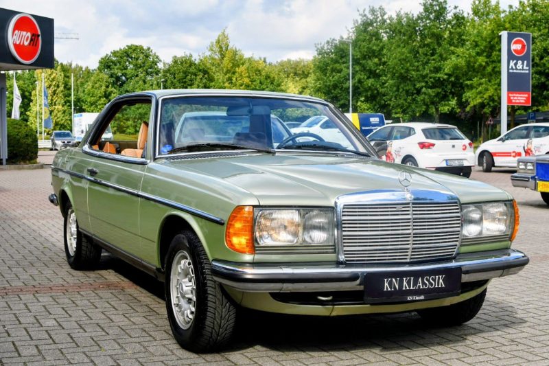 Mercedes 230C Silberdiestel Velours Schiebedach – Bild 5