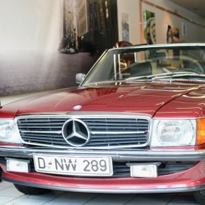 SOLD Mercedes 300SL R107 Almandinrot 77.000KM DIN Kennzeichen