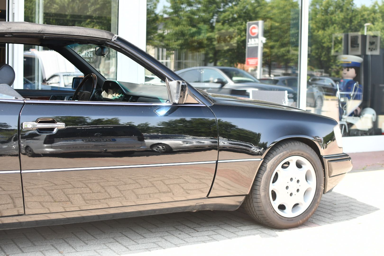 Mercedes E320 Cabrio 040 Schwarz – Bild 2