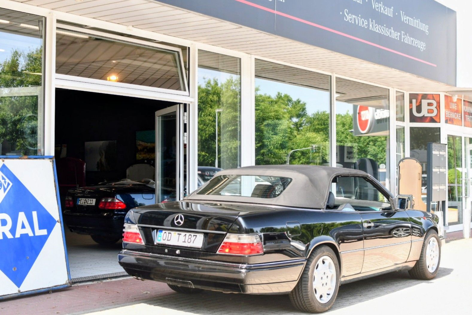 Mercedes E320 Cabrio 040 Schwarz