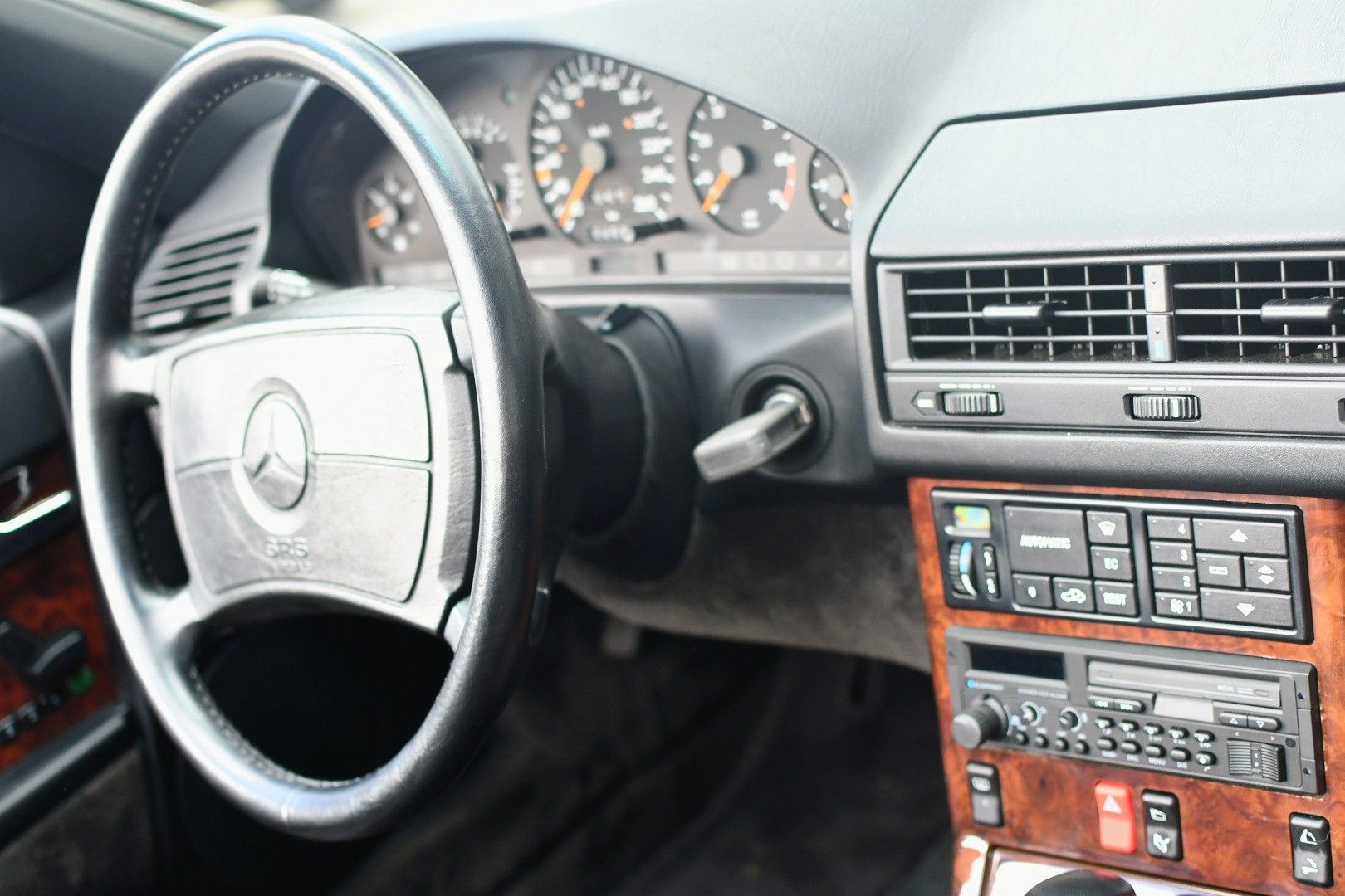 Mercedes 500SL Brilliantsilber Stoff KARO 40.500km – Bild 13