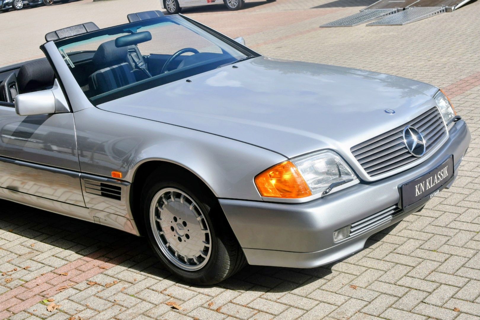 Mercedes 500SL Brilliantsilber Stoff KARO 40.500km – Bild 2